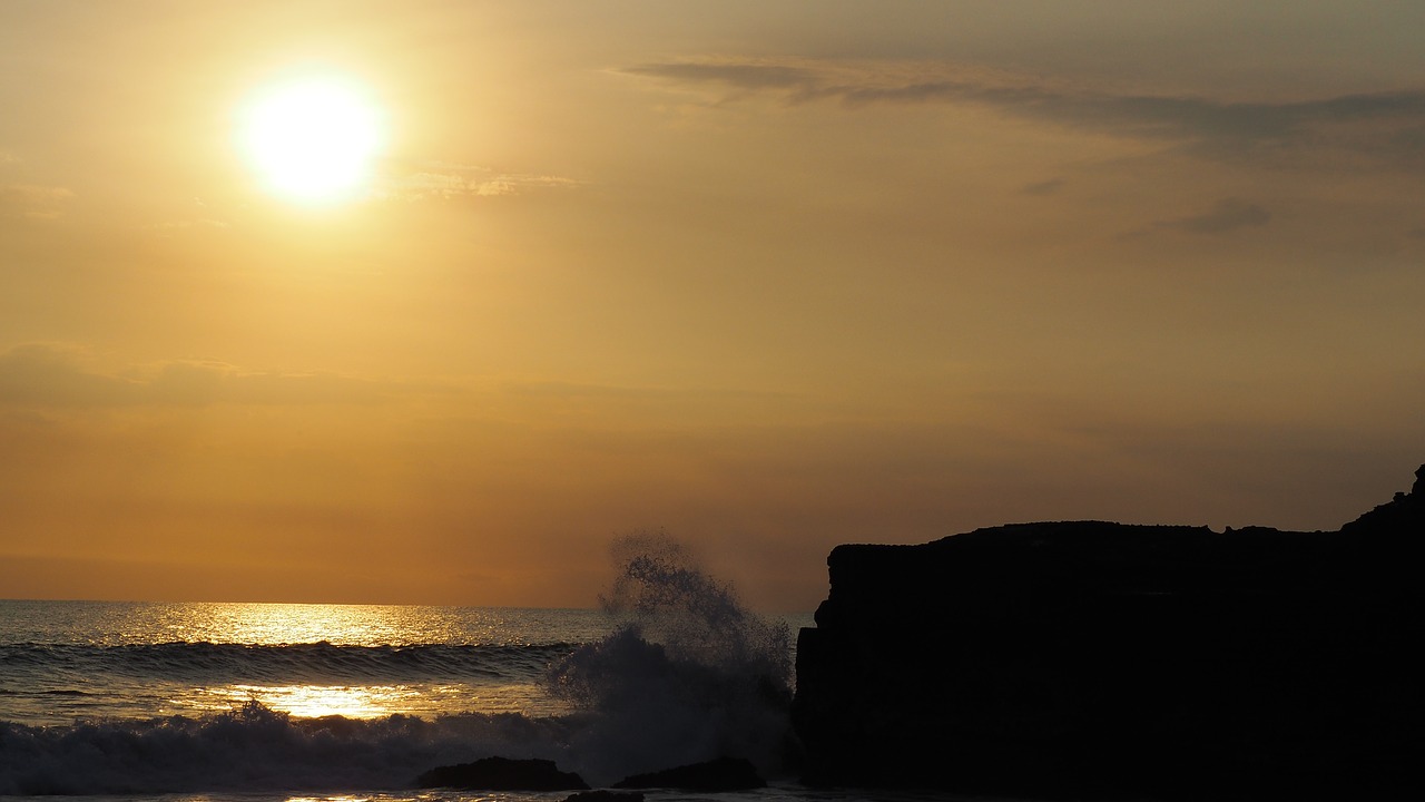 tanah lot bali indonesia free photo