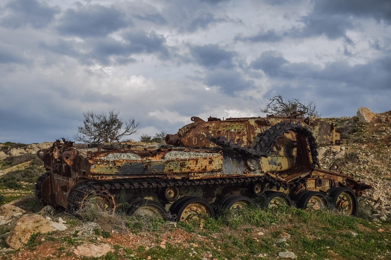 tank rusty military free photo