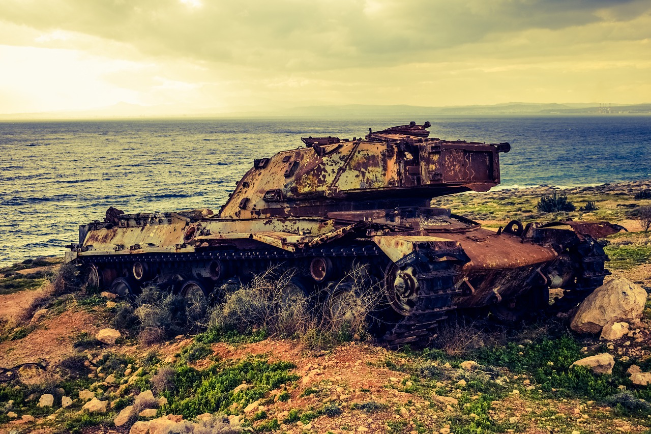 tank rusty military free photo