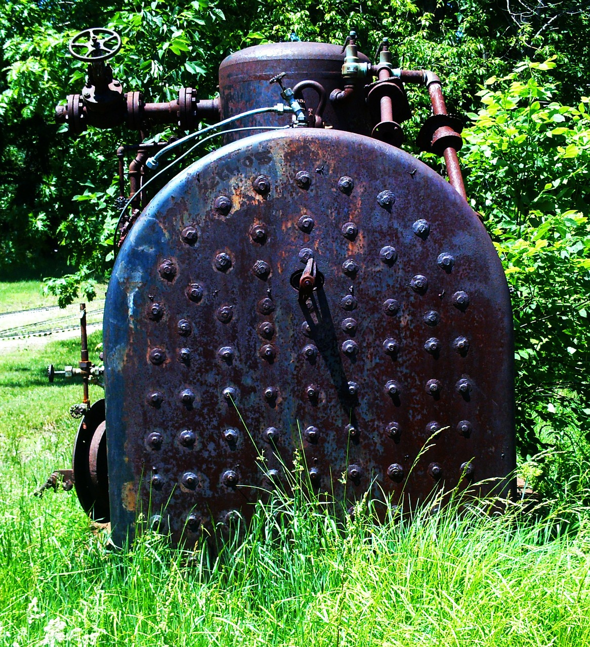 tank old rust free photo