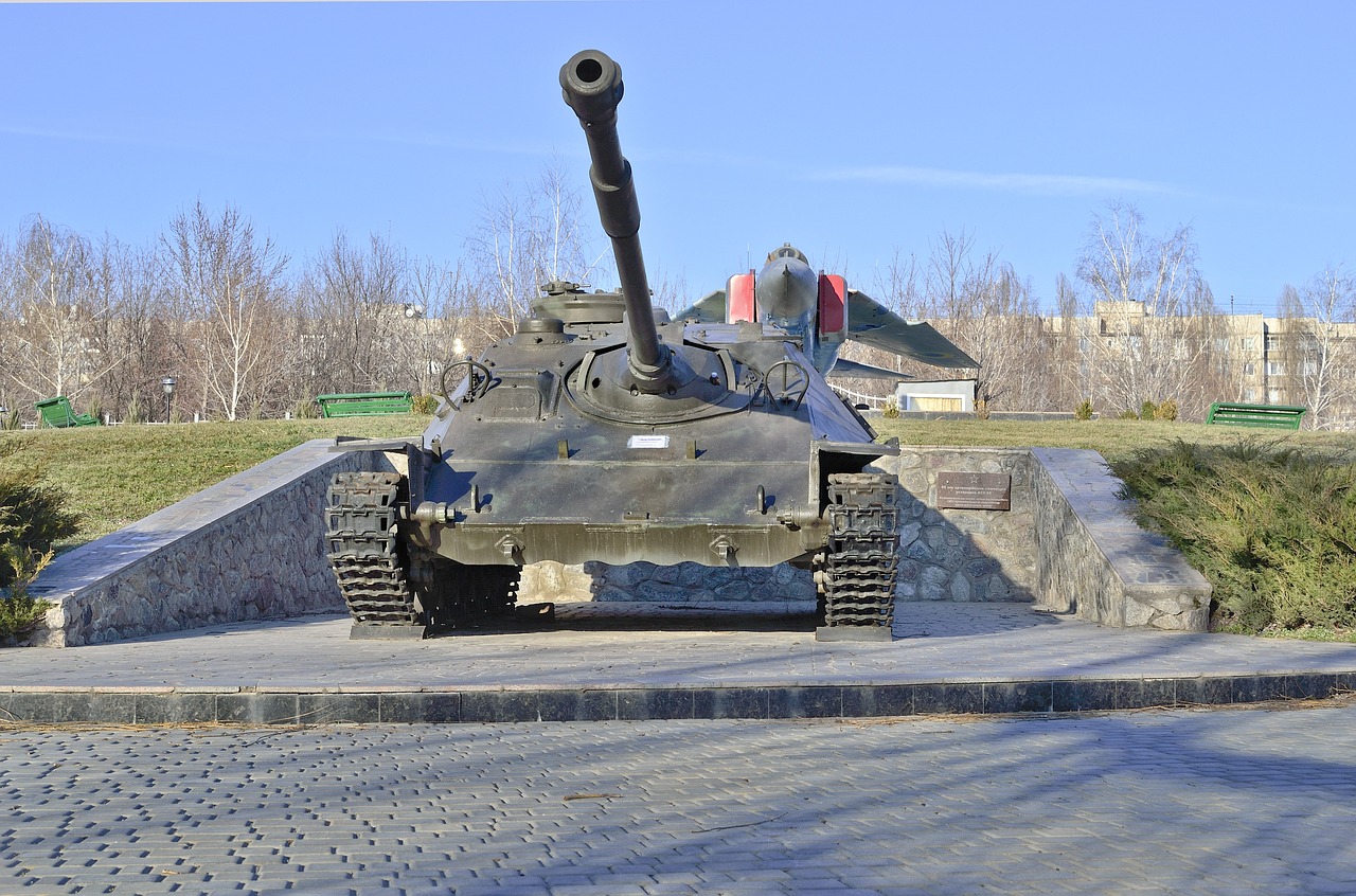 tank  monument  soviet army free photo