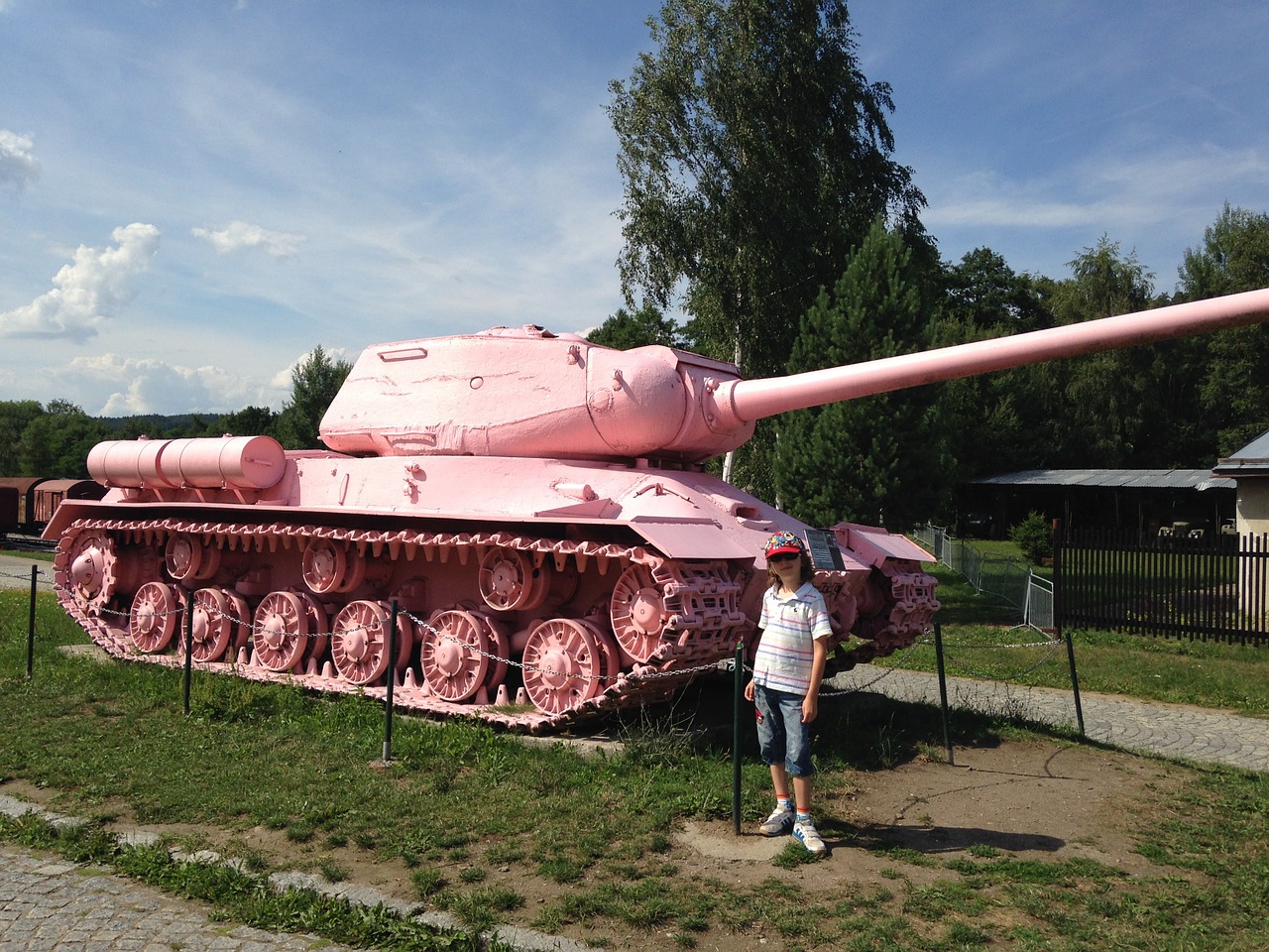 tank museum pink tank free photo