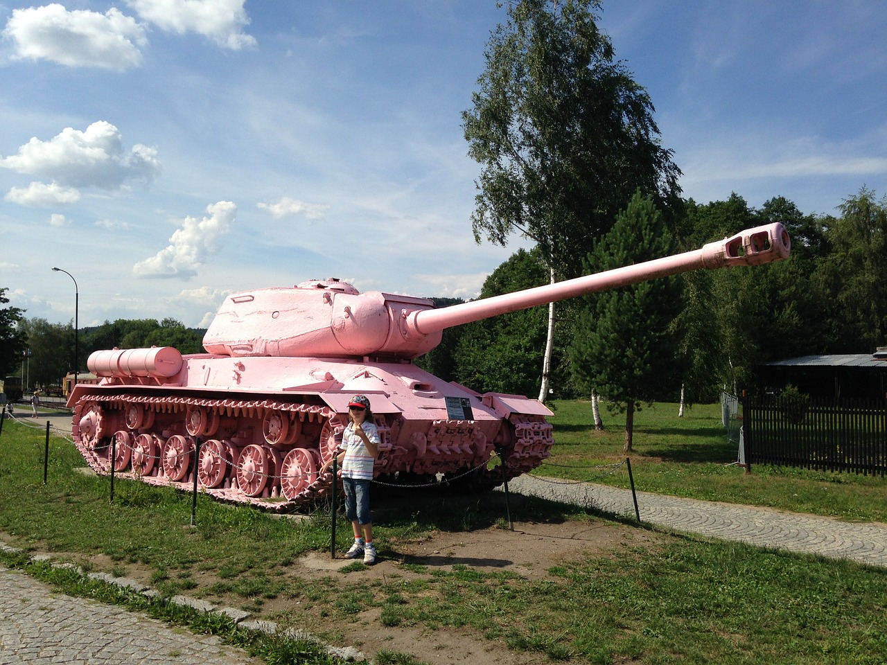 tank museum pink tank free photo