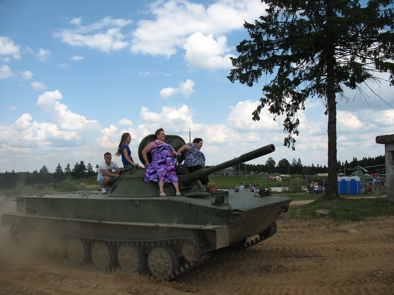 tank skiing victory day free photo