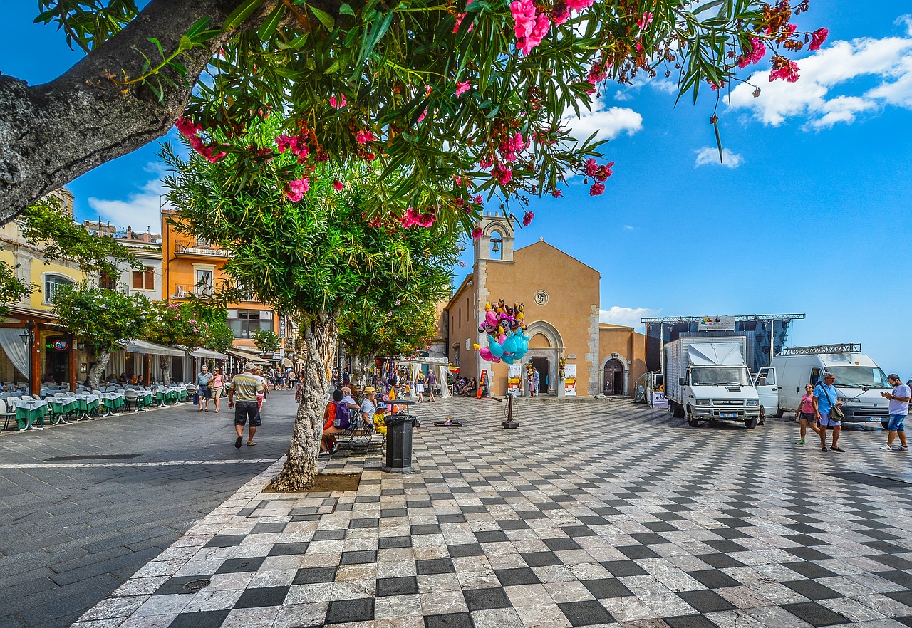 taormina square piazza free photo