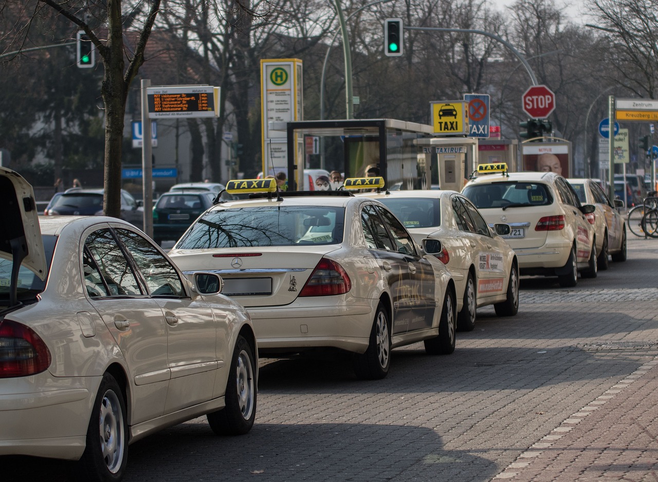 taxis  taxi stand  taxi free photo