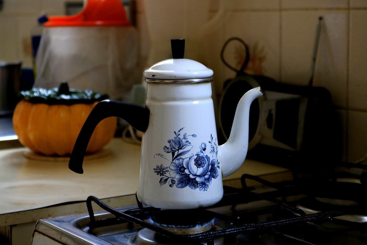 teapot  container  kitchen free photo