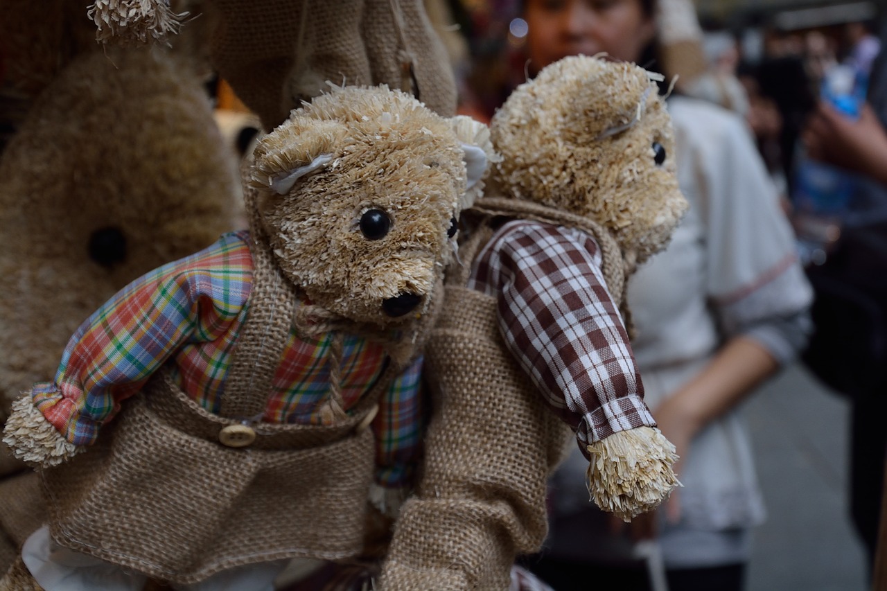 Тедди ли. Мишка из соломы. Соломенный медведь игрушка. Плюшевый человек. Фестиваль соломенного медведя в Великобритании.