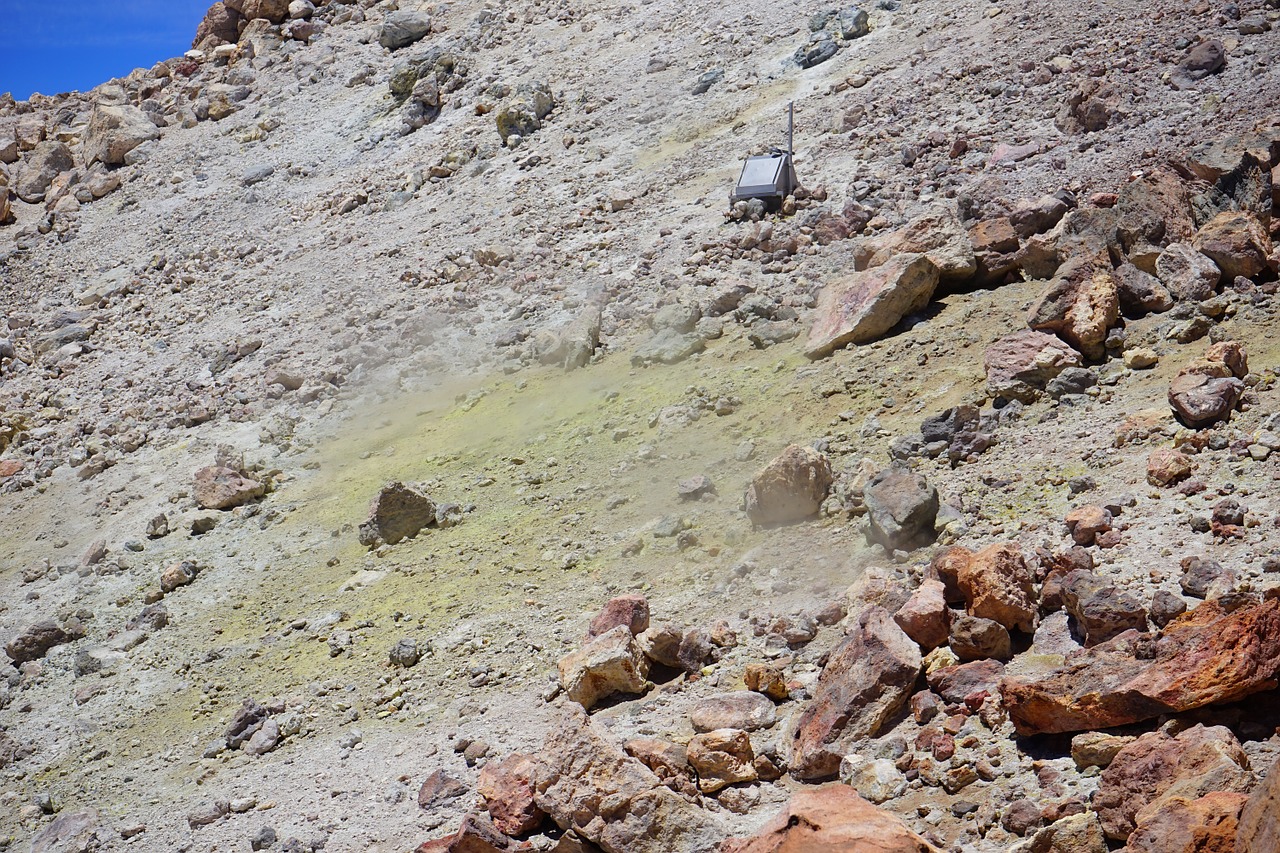 teide crater sulfur free photo
