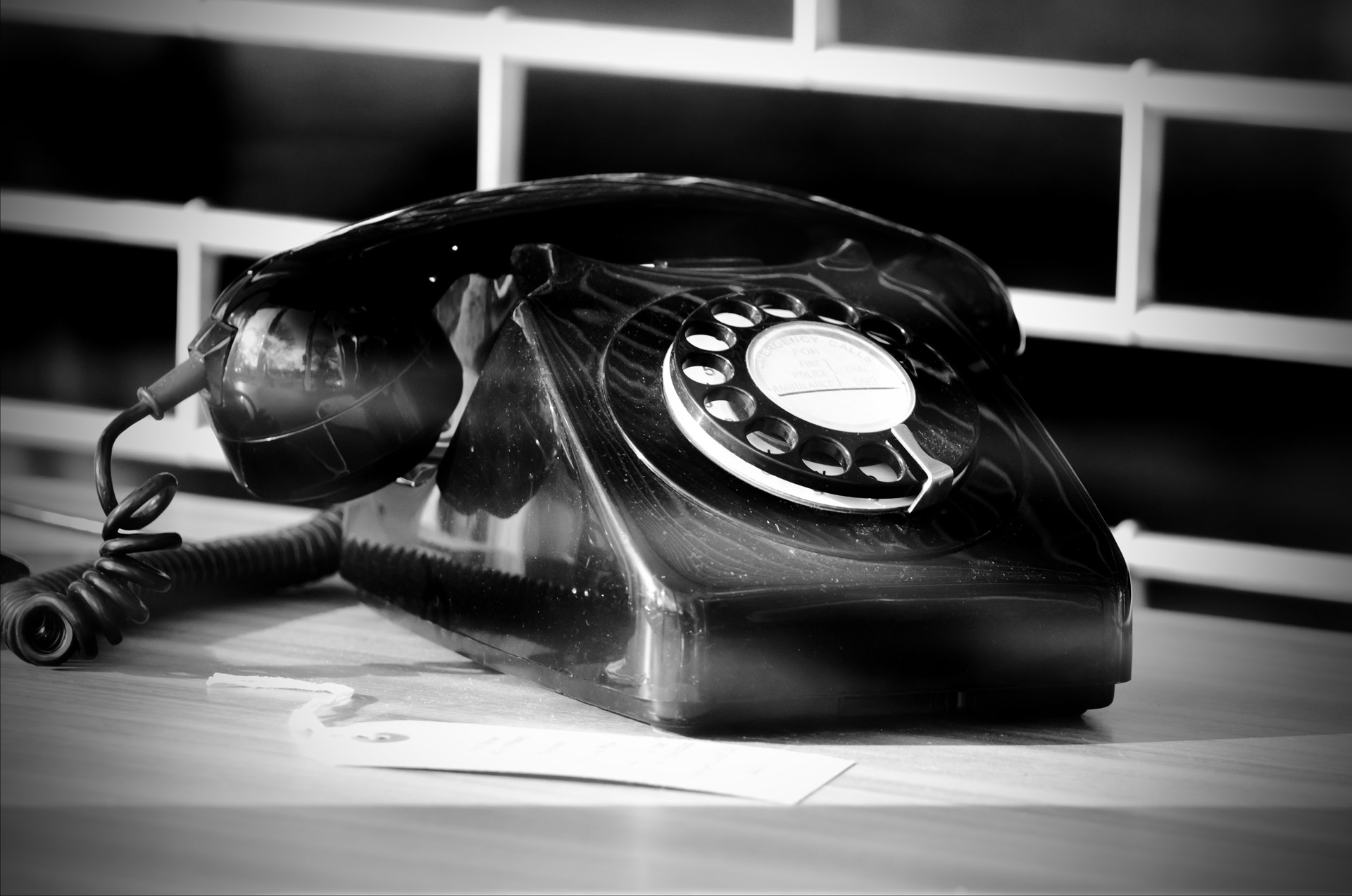 Черный телефон вызов. Черный телефон. Картинки на телефон. Телефонная связь. Телефон 1920.
