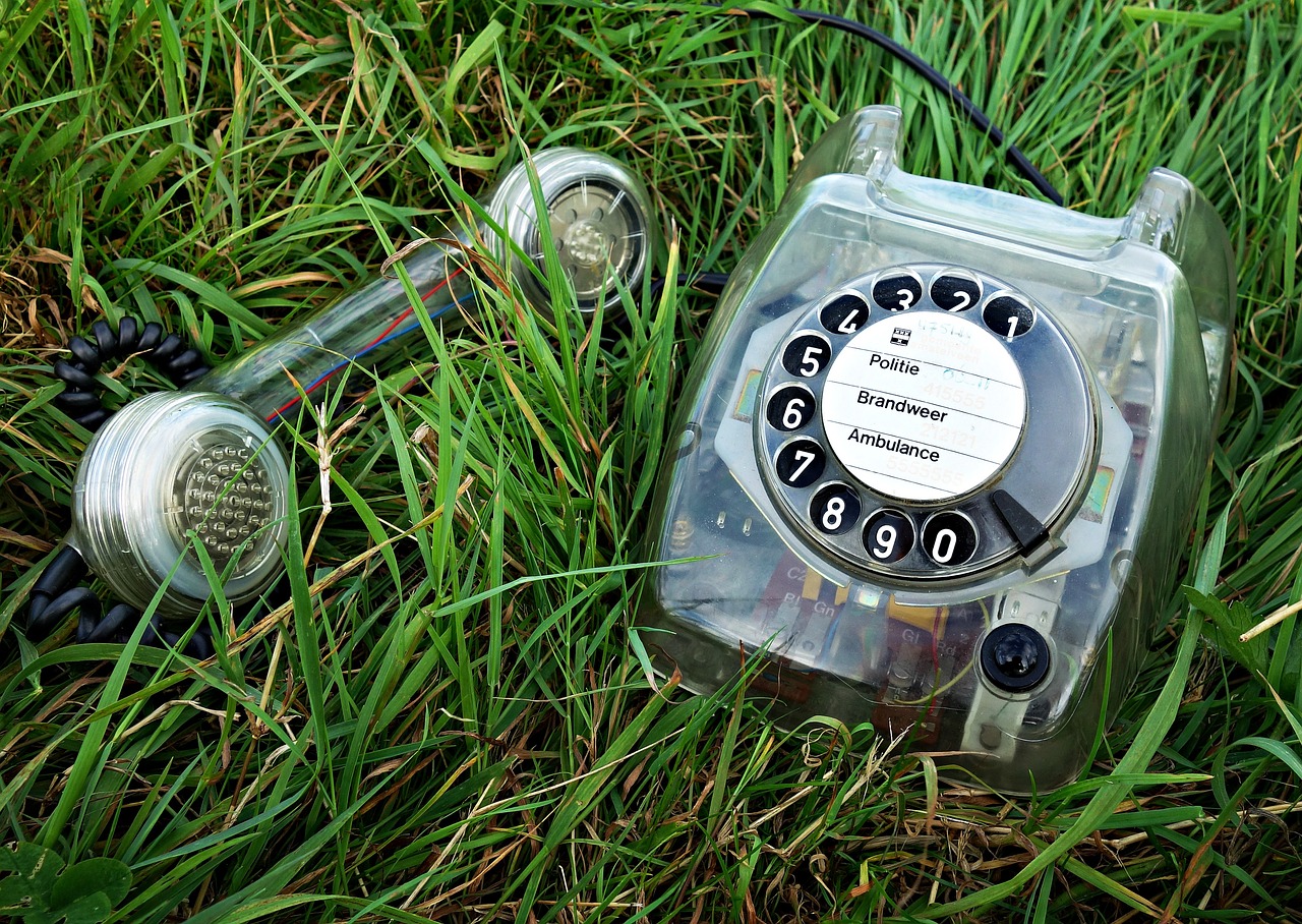 telephone retro old fashioned free photo