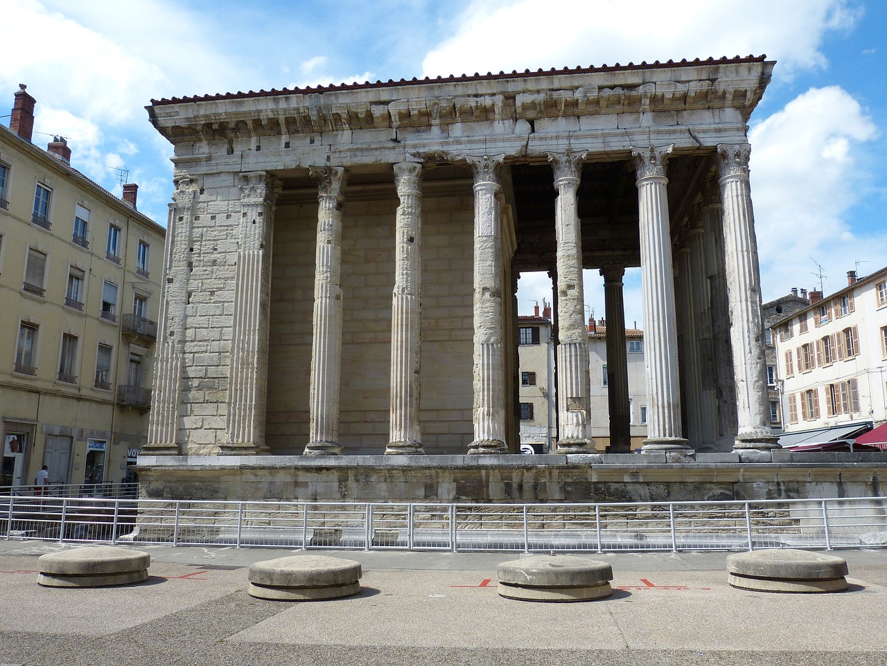 temple pillar vienne free photo