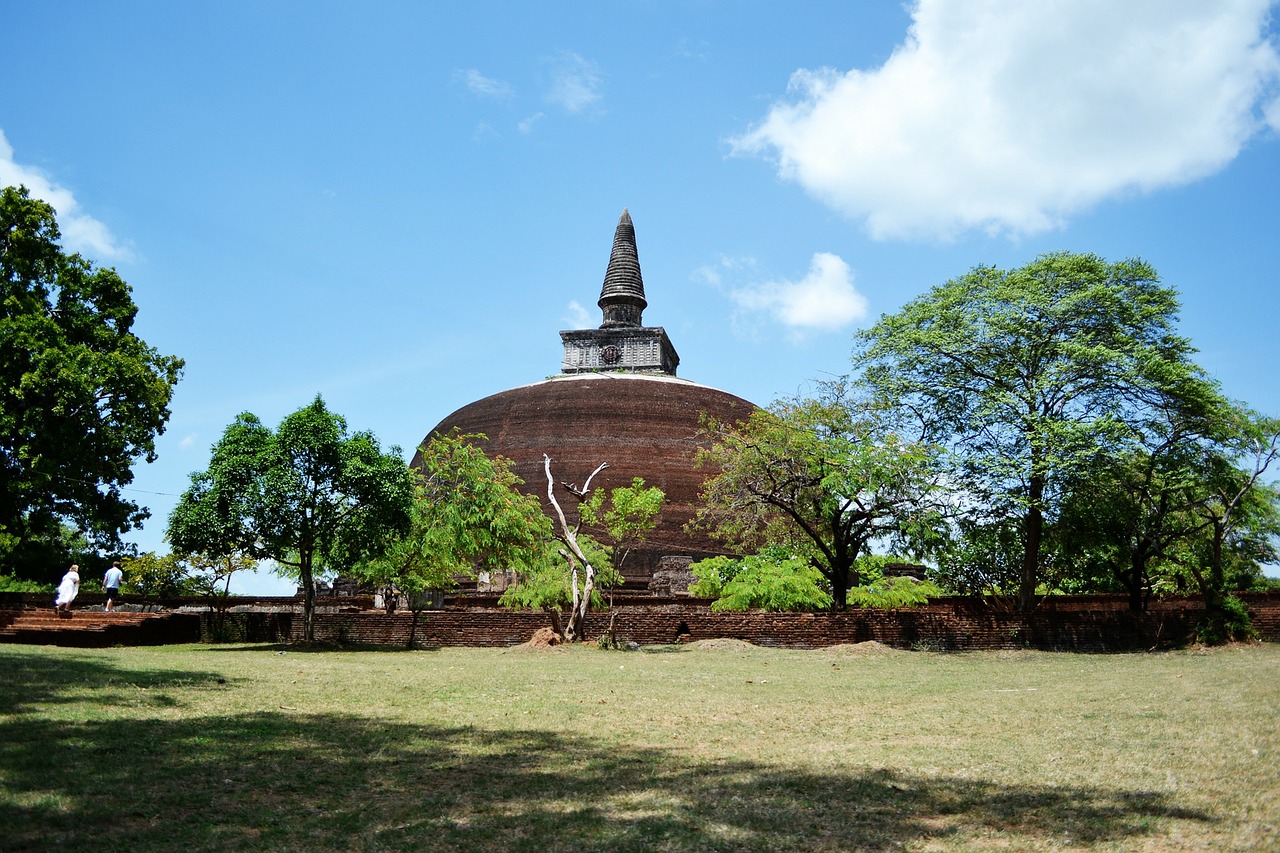 temple polonnaruwa ancient ruins free photo