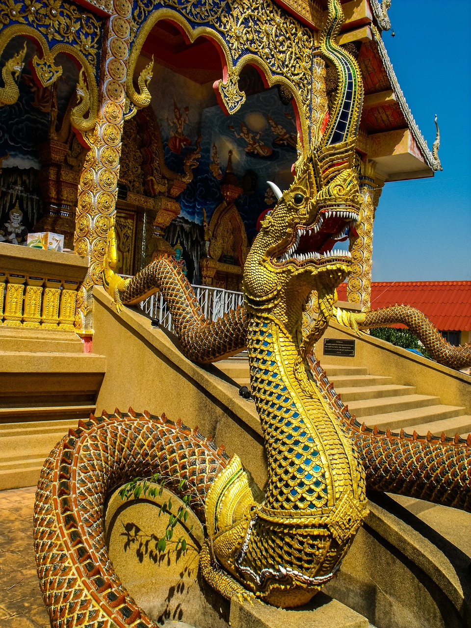 temple dragons dragon's head free photo