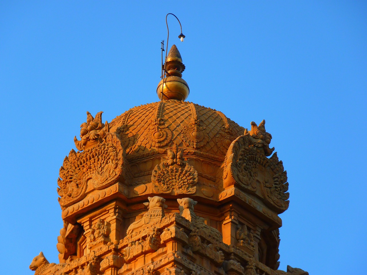 temple dome brihadeshwara templ free photo