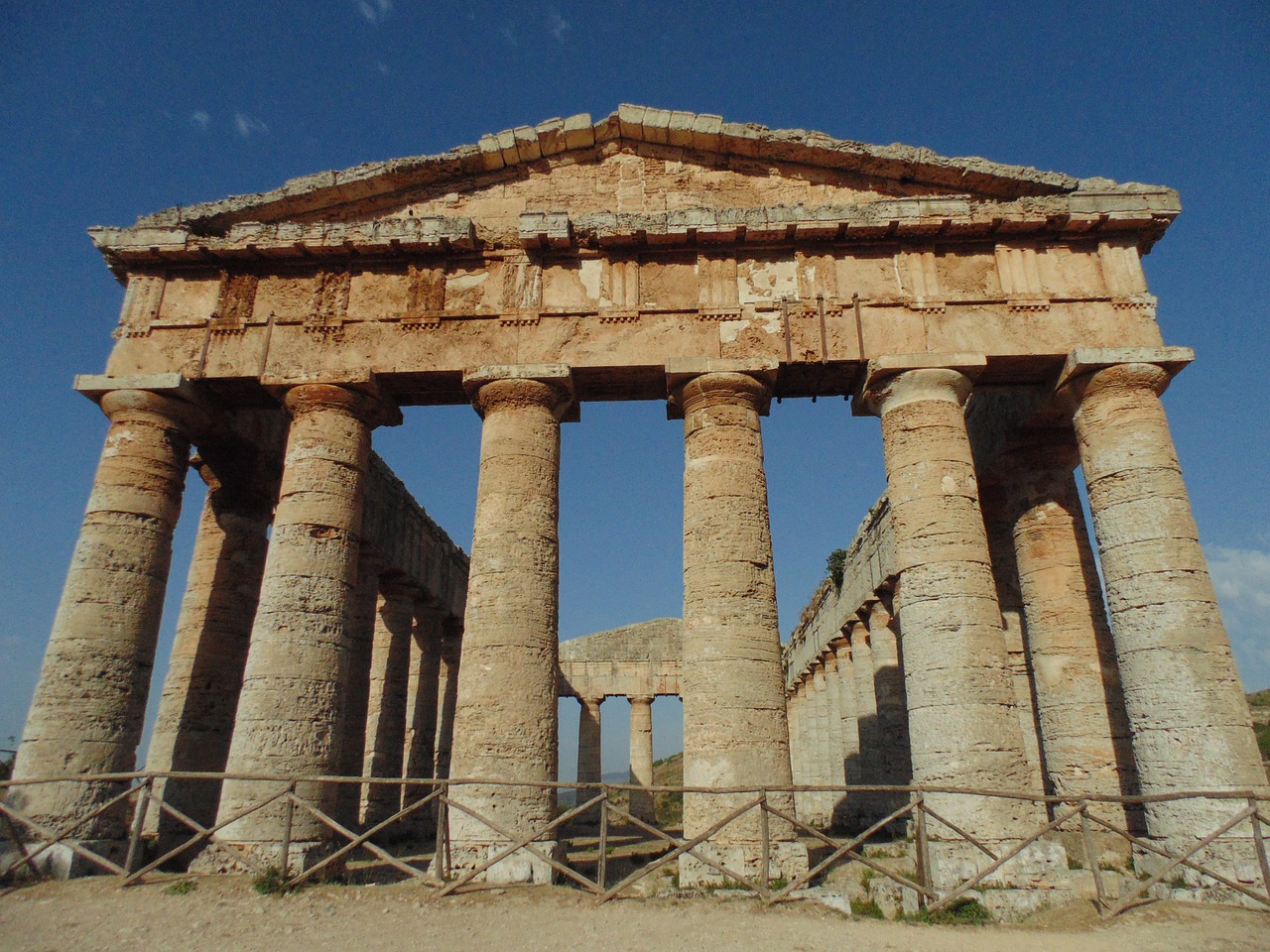 temple magna grecia columns free photo