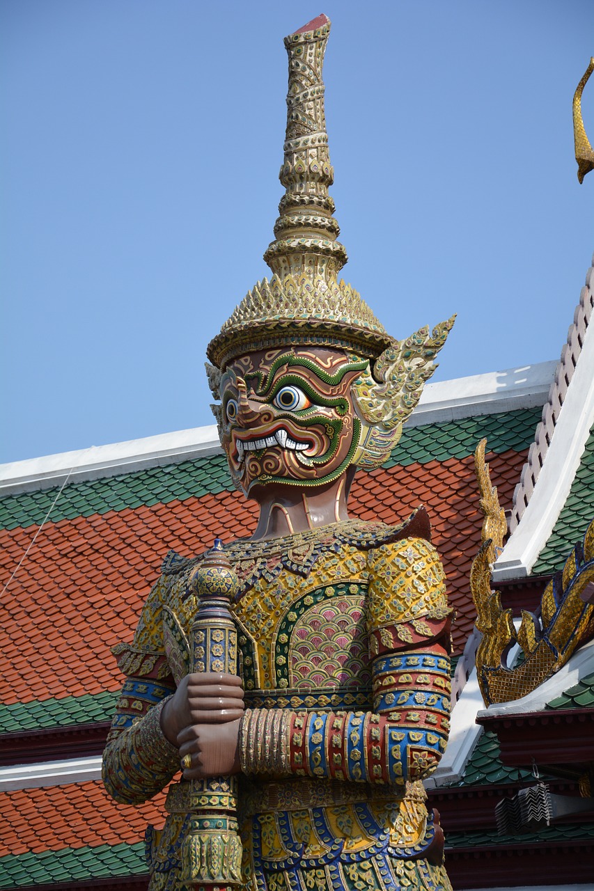 temple of the emerald buddha giant statue free photo