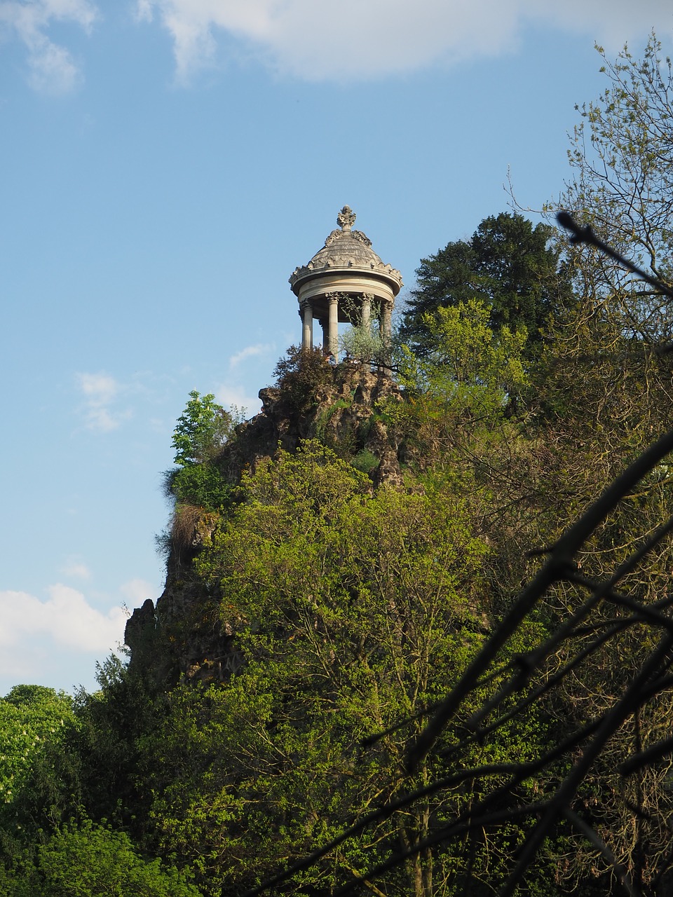temple sybille  parc des buttes-chaumont  park free photo