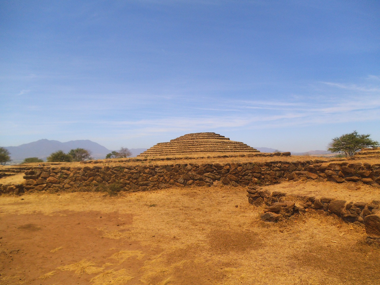 teotihuacan pyramid aztecs free photo