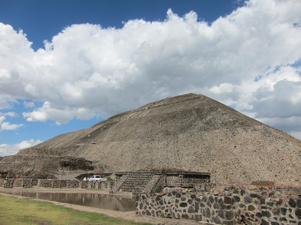 teotihuacan pyramid mexico free photo