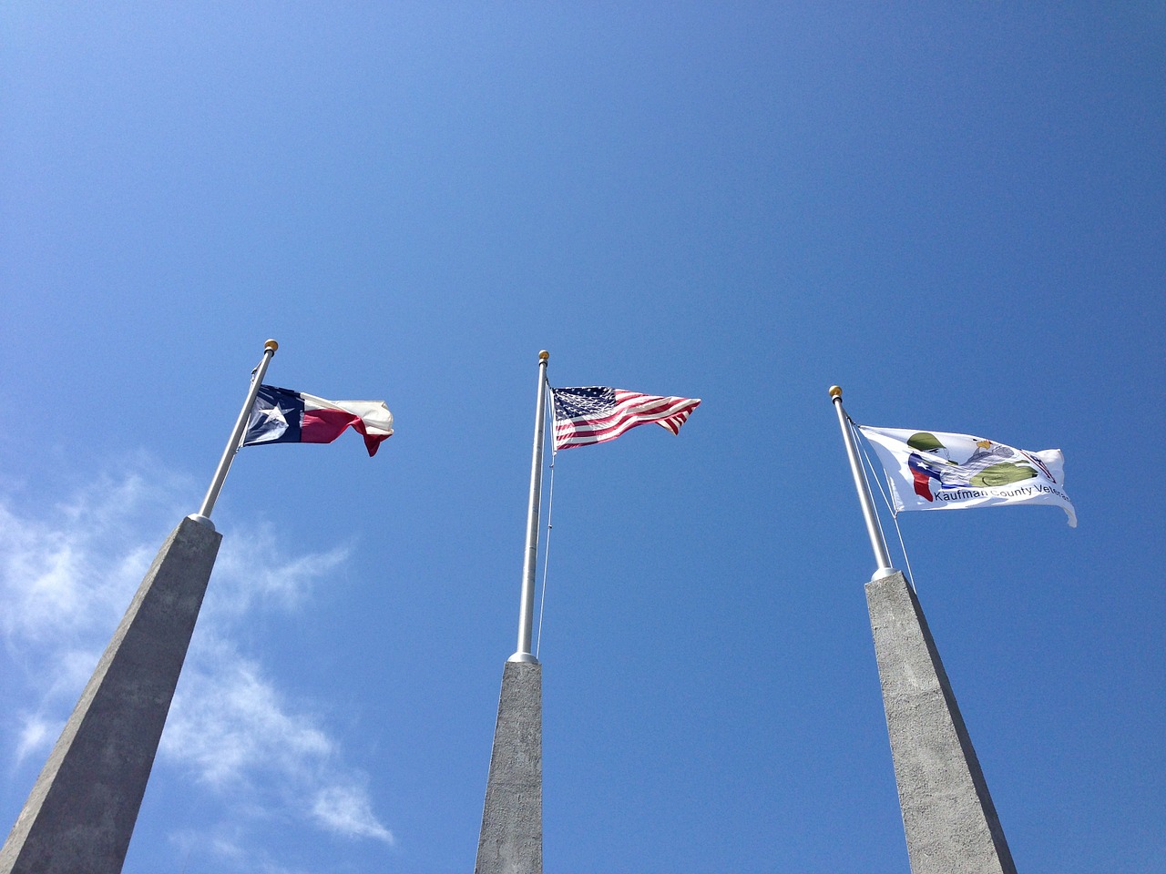 texas flag american flag blue sky free photo