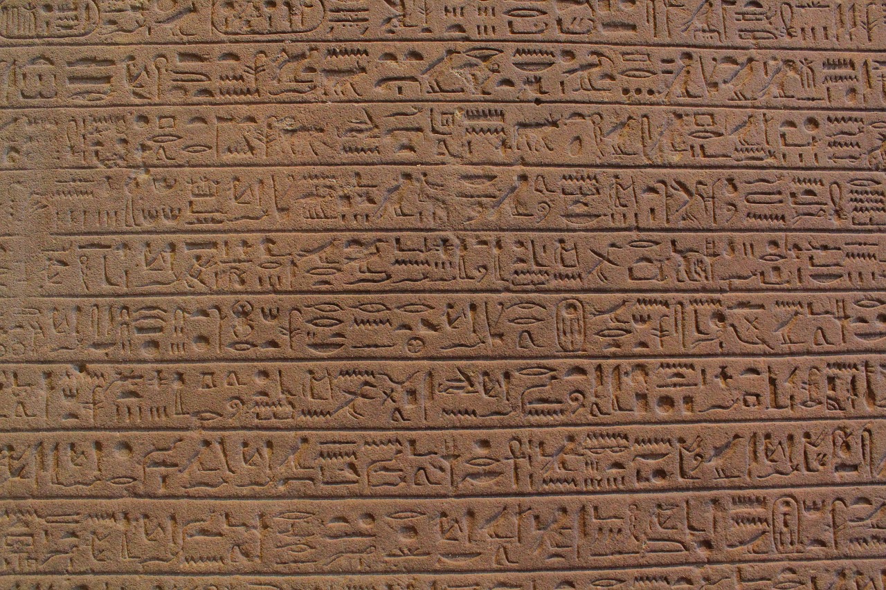 text egypt pyramid free photo