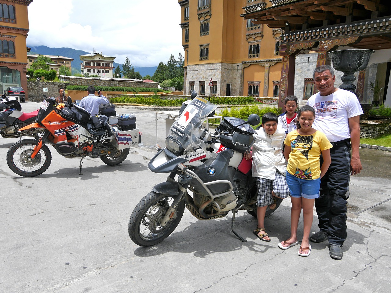 thai family bikers free photo