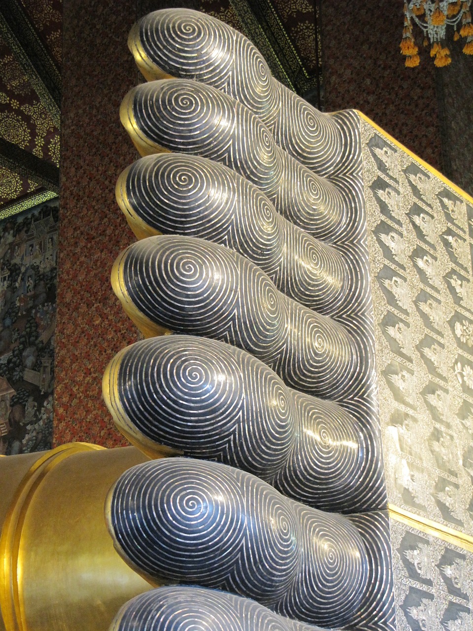 thai temple toes free photo