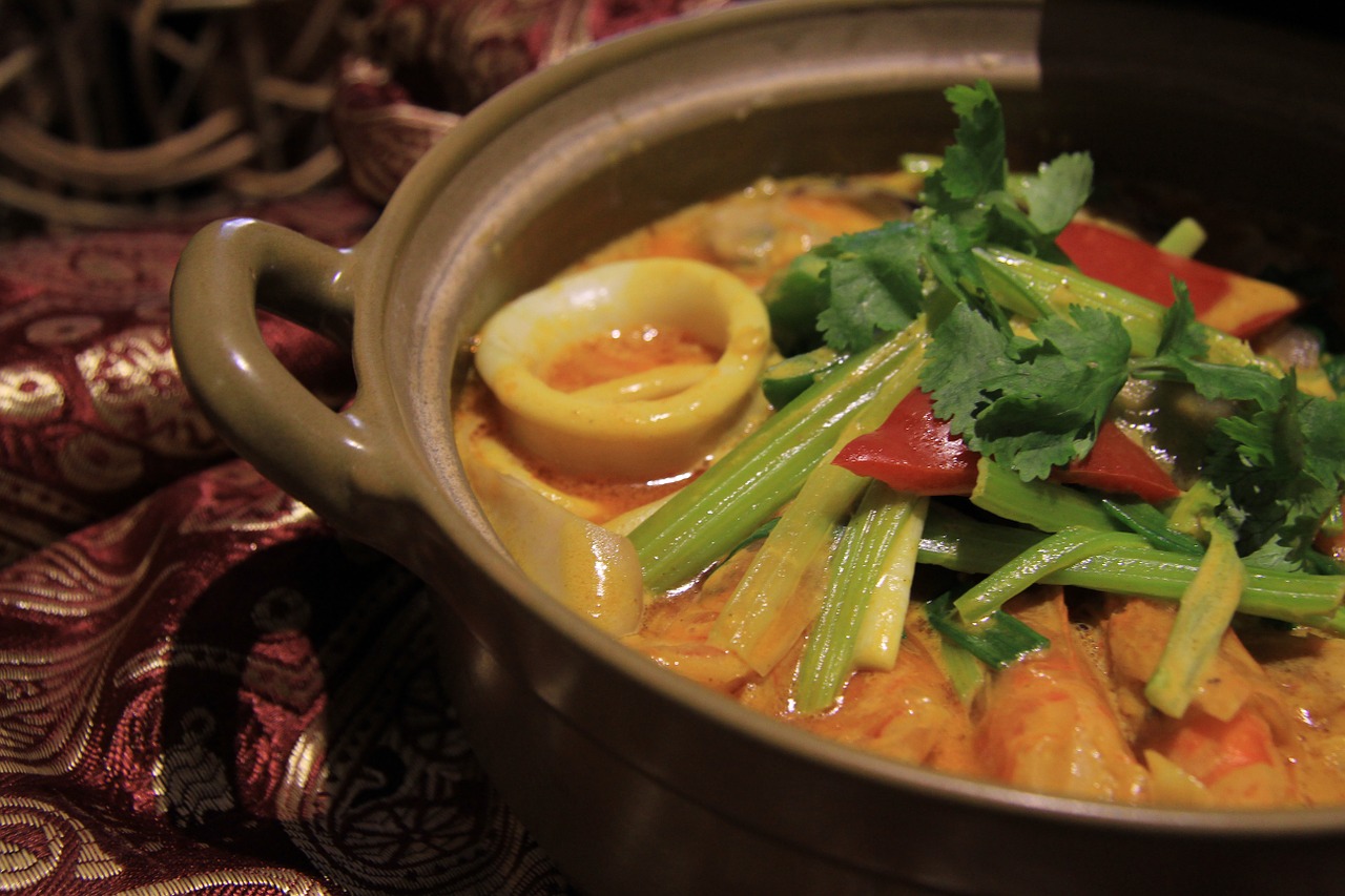 thai cuisine thai house thai curry seafood clay pot free photo