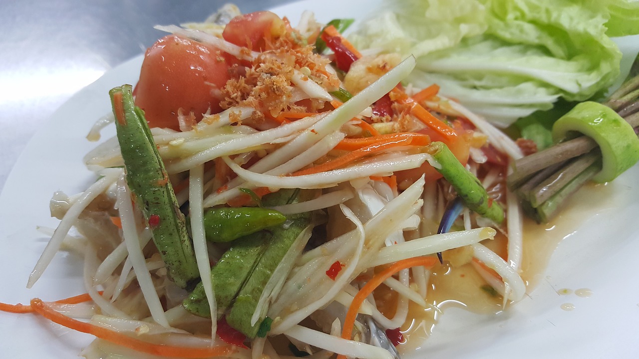 thai food delicious papaya salad free photo