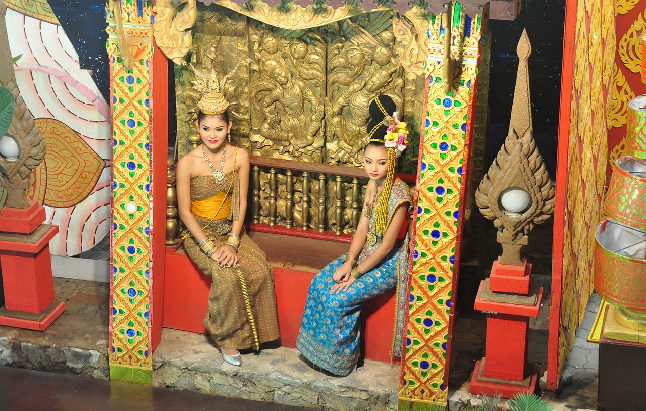 thai girls thai house thai show free photo