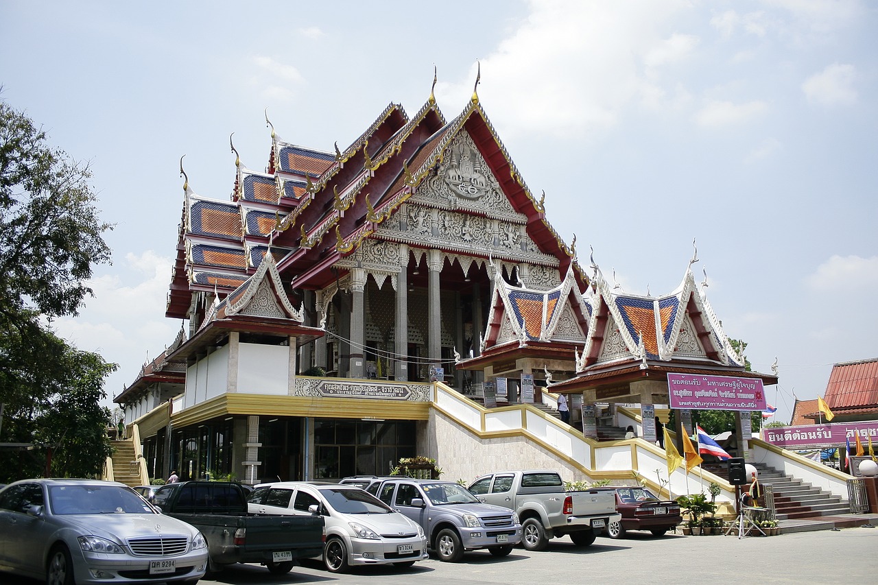 thai temple gazebo parking lot free photo