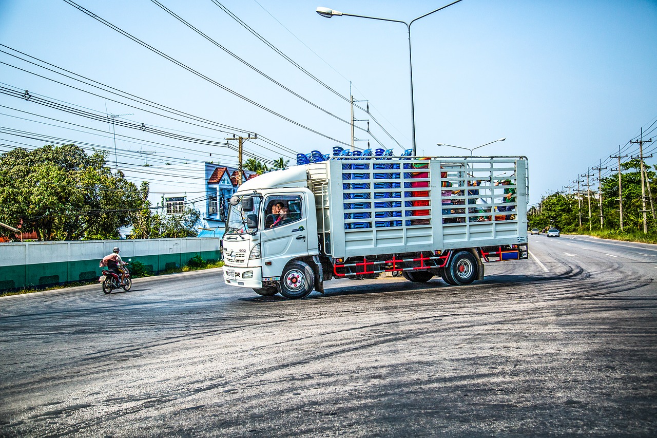 thailand train amphawa free photo