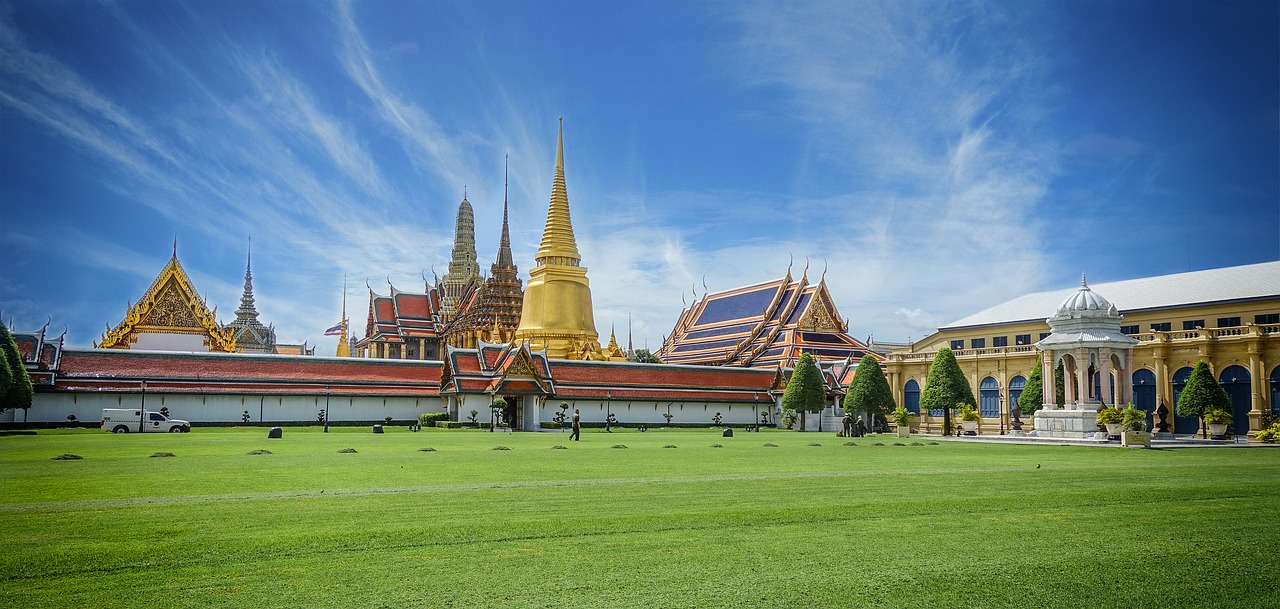 thailand  big palace  grassland free photo