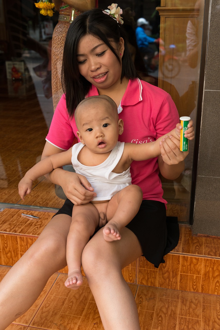 thailand woman child free photo