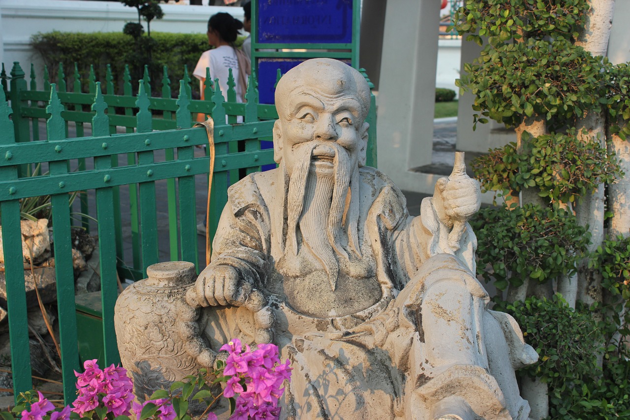 thailand travel statues free photo