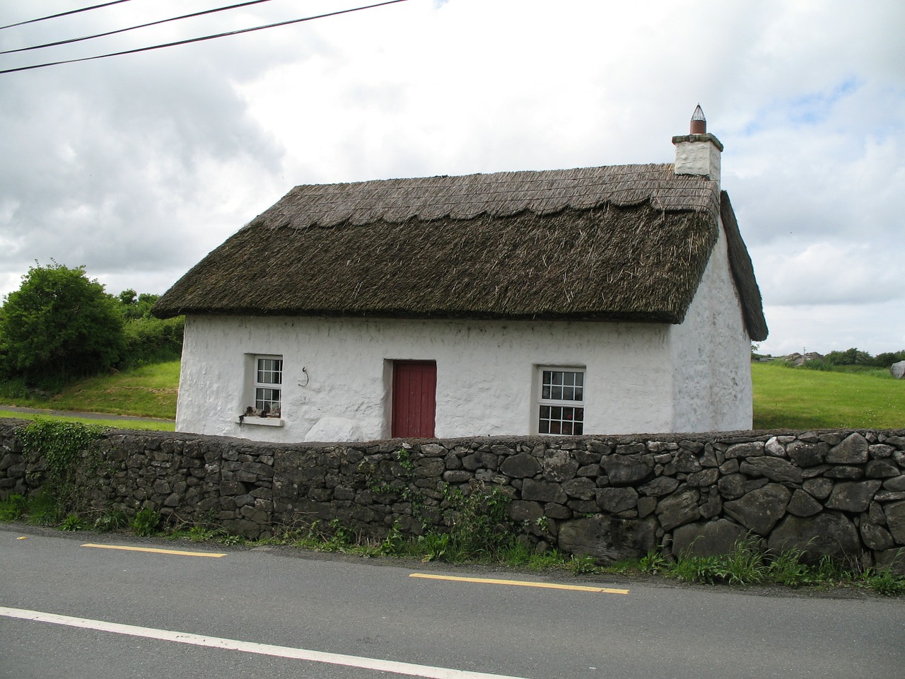 thatched cottage thatch free photo