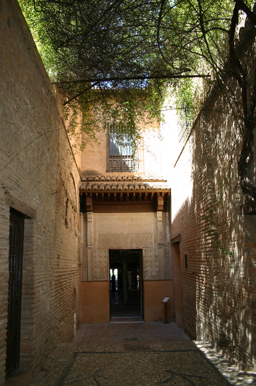 the alhambra castle granada free photo