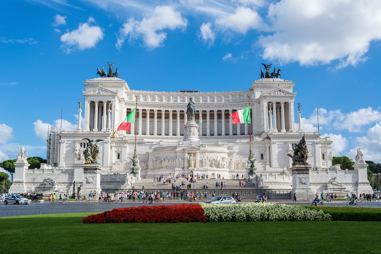 the altar of the fatherland monument to vittorio emanuele ii italy free photo