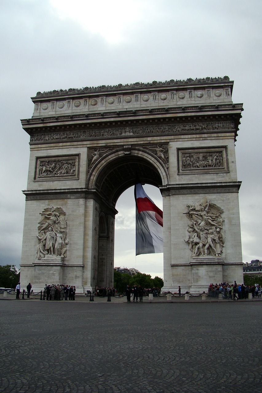 the arc de triomphe paris france free photo