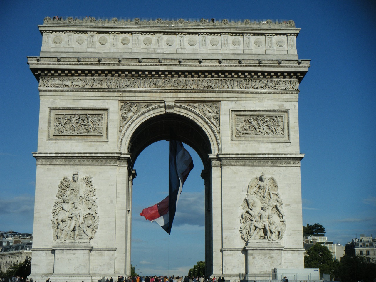 the arc de triomphe paris france free photo