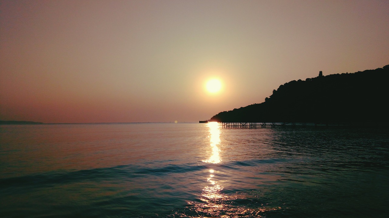 the black sea  sunrise  chill free photo