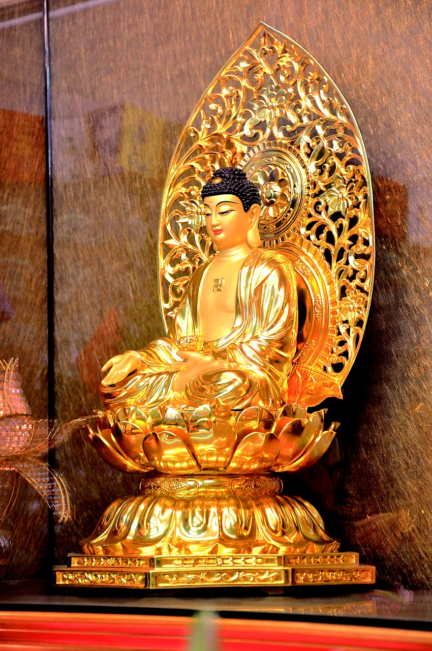 the buddha o mass rotor fo gold body free photo