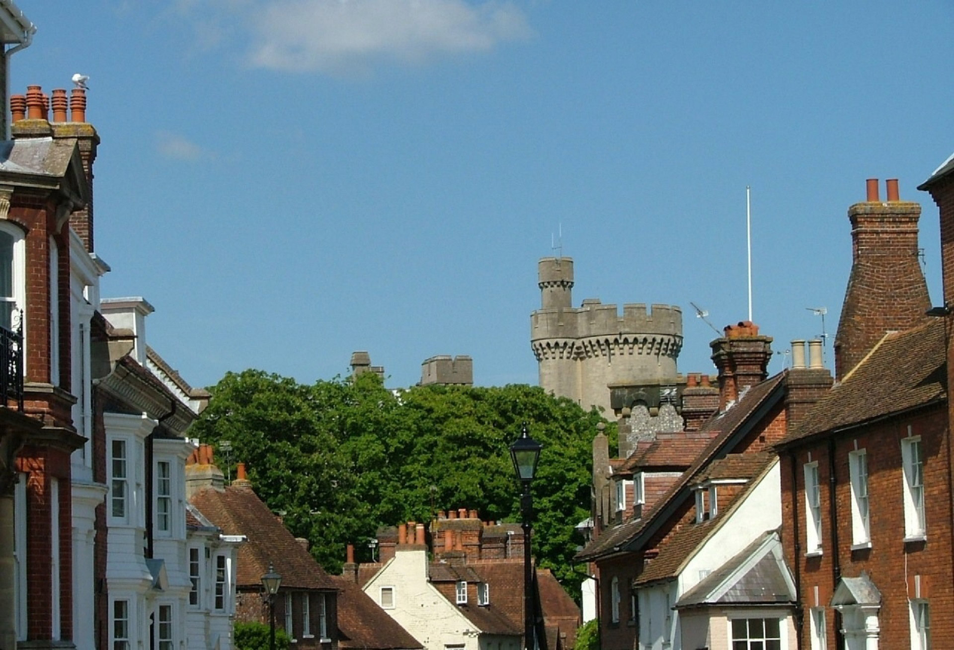 arundel castle view from town the castle looking from the outside free photo