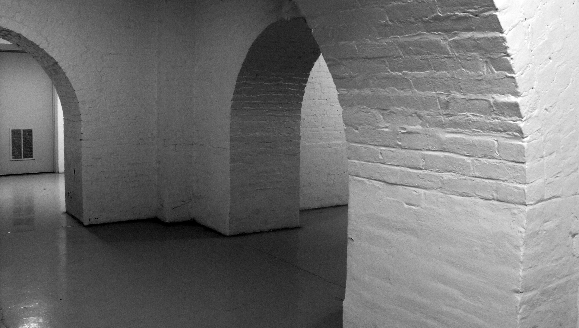 white walls basement free photo
