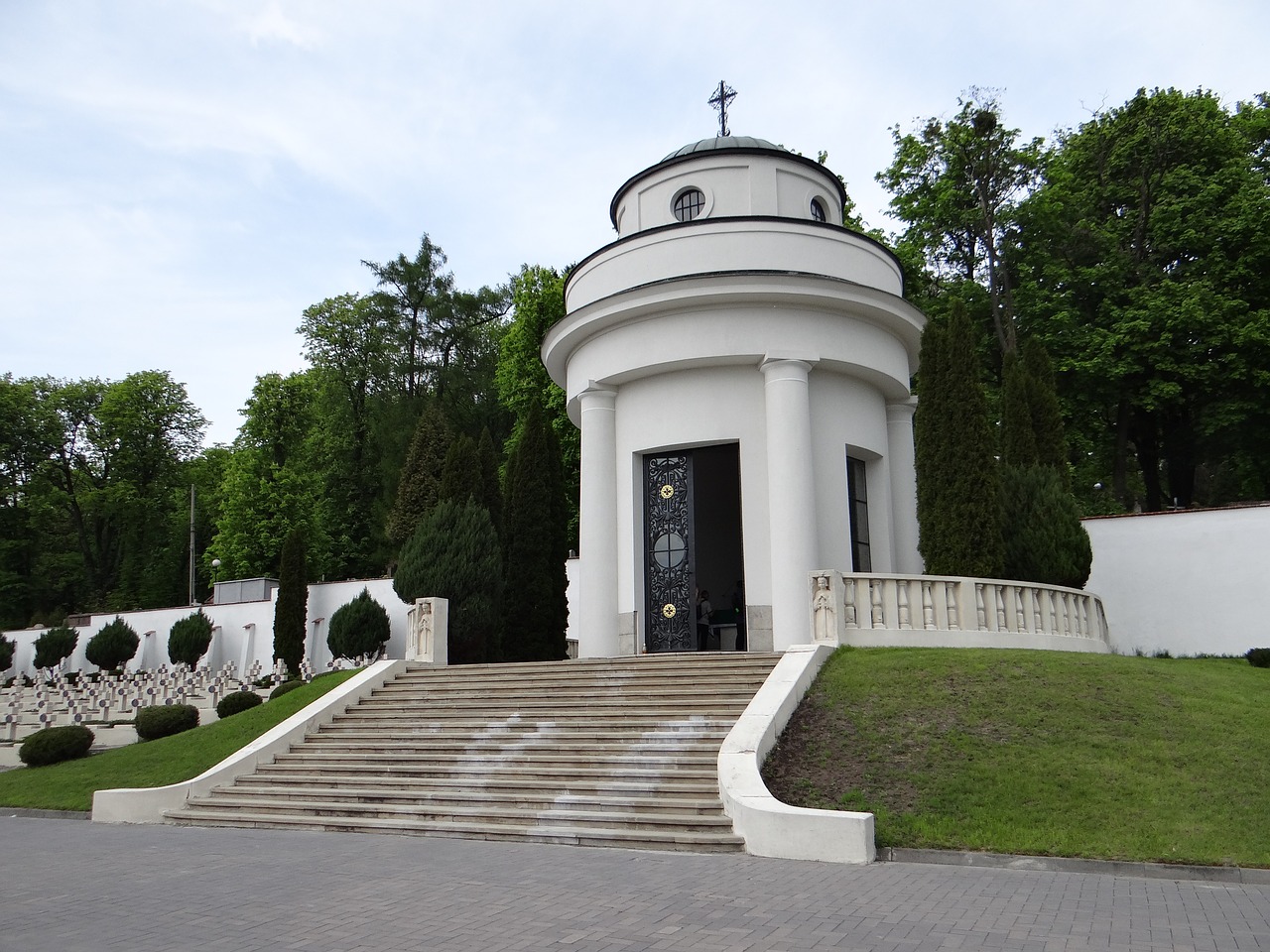 the cemetery of lwów eaglets chapel poland lions free photo