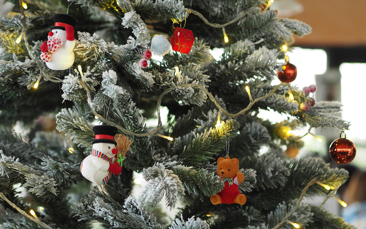 the christmas tree decorate a christmas tree festival free photo