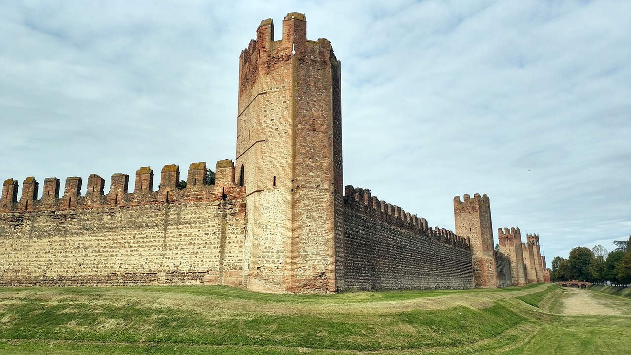 the city of montagnana  castle  town of montagnana free photo