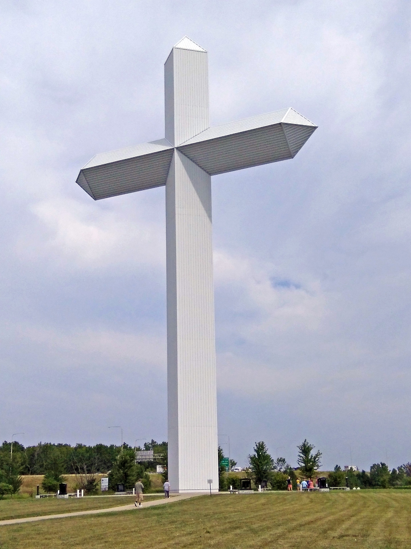 cross religious the cross at the crossroads free photo