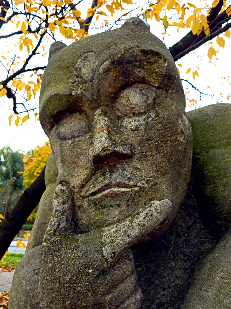Видео каменные лица. Каменные статуи. Каменное лицо. Скульптура Каменное лицо. Статуя Каменное лицо.